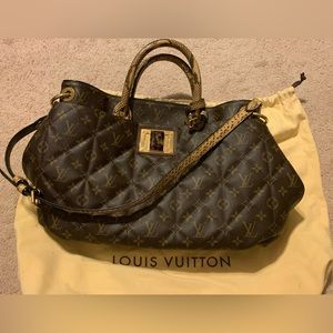 Never been used, perfect condition, in original bag, limited edition.